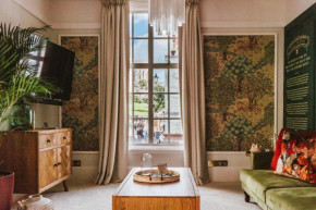 Luxury, Castle View Apartment! Free Spa , Windsor Town Centre